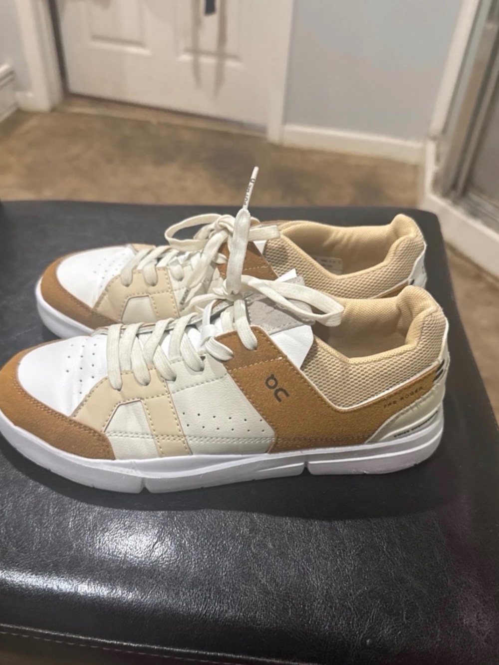 On sneakers - Picture 1 of 1